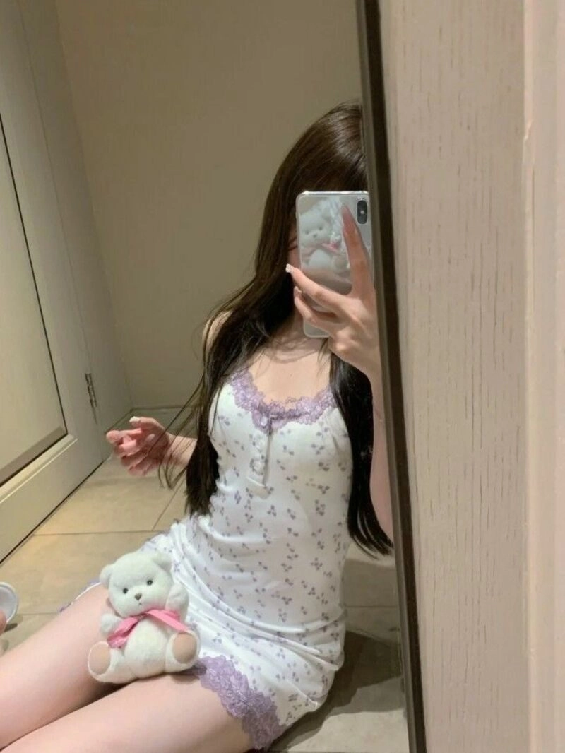 ảnh chụp trước gương che mặt nữ đẹp