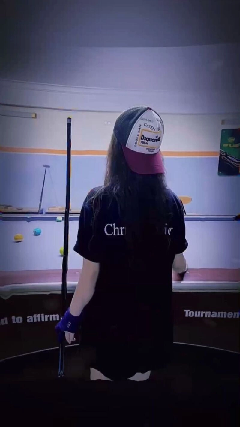 ảnh gái đánh bida che mặt