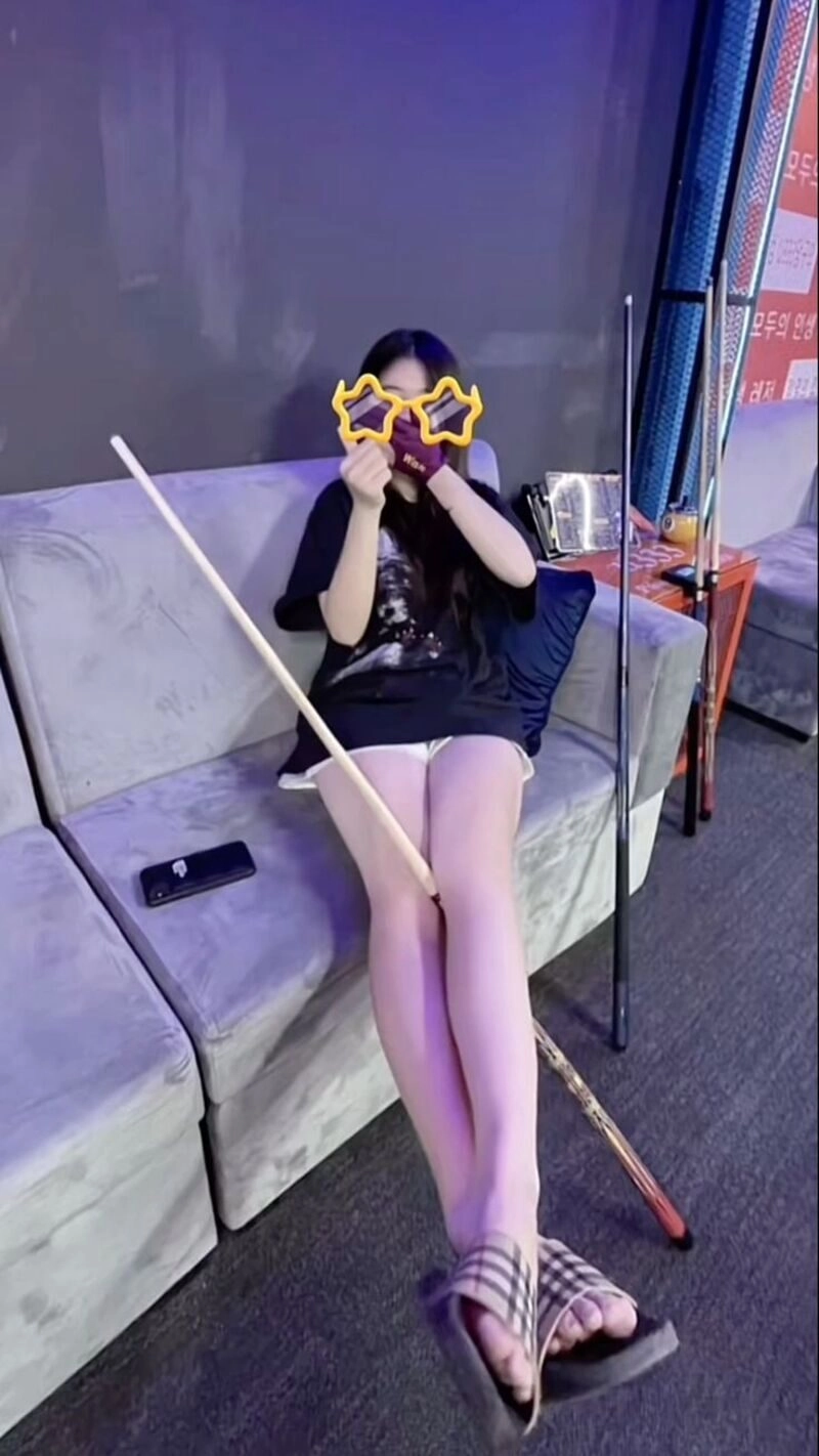 ảnh gái đánh bida che mặt