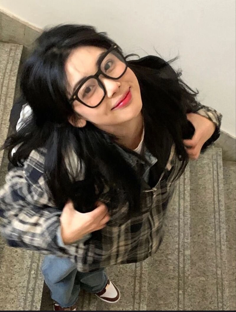 Ảnh gái xinh cute đeo kính 