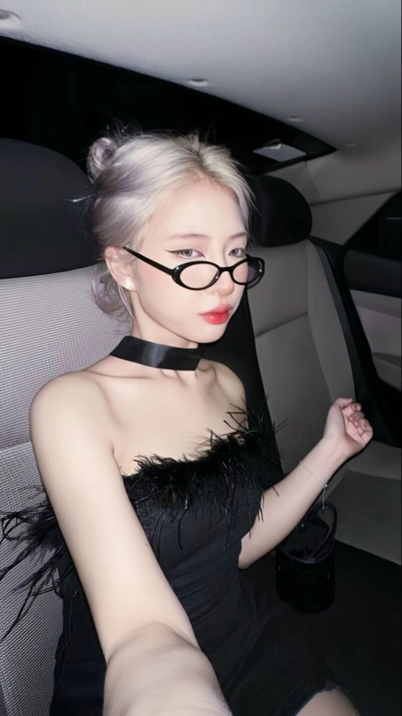 ảnh gái xinh đeo kính