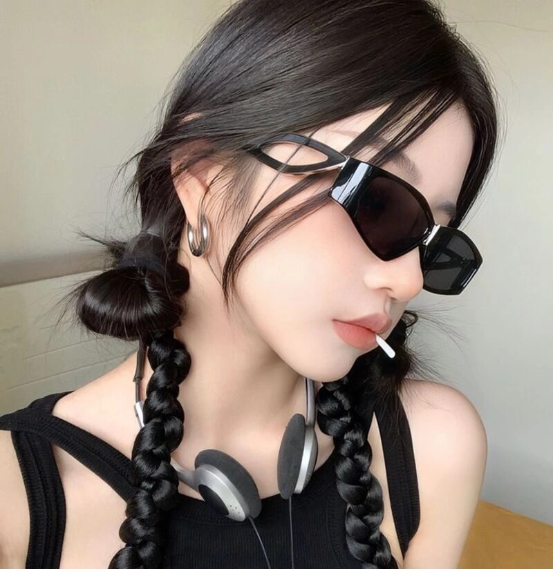 ảnh gái xinh đeo kính 2k5