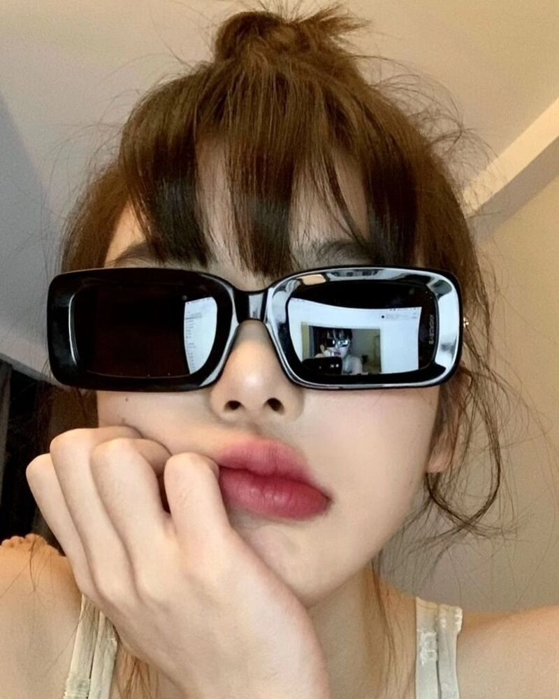 ảnh gái xinh đeo kính 2k5