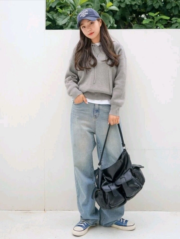 Quần jean ống suông mặc với áo gì? 1001 cách phối đồ hack dáng