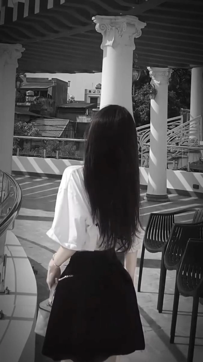 ảnh chụp sau lưng buồn