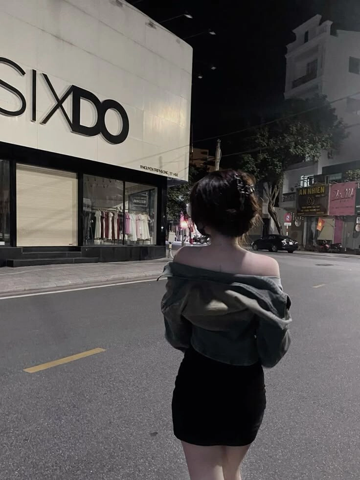 ảnh chụp sau lưng buồn