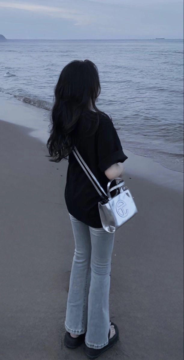 ảnh chụp sau lưng buồn