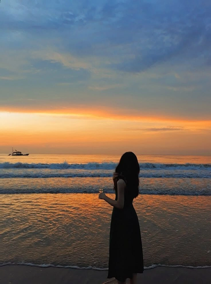 ảnh chụp sau lưng buồn