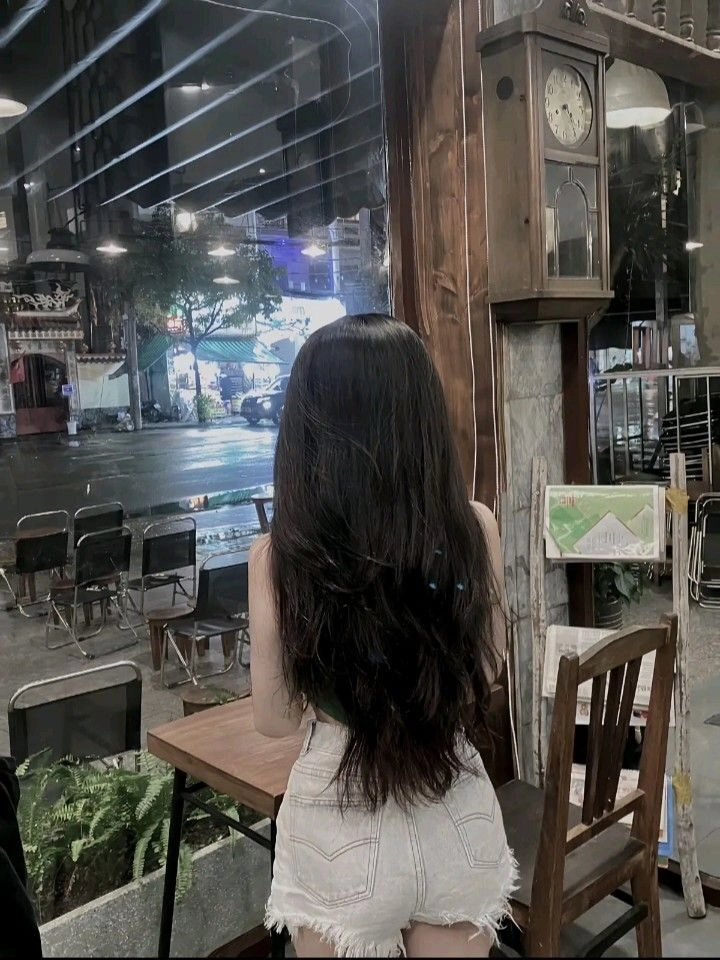 ảnh chụp sau lưng buồn