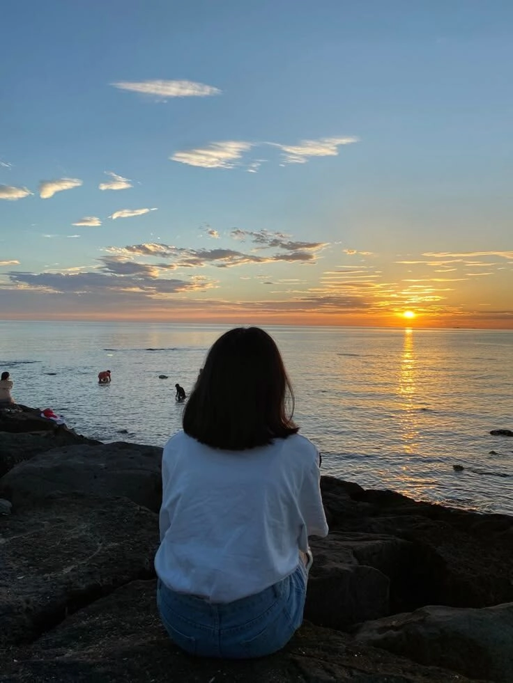 ảnh chụp sau lưng buồn