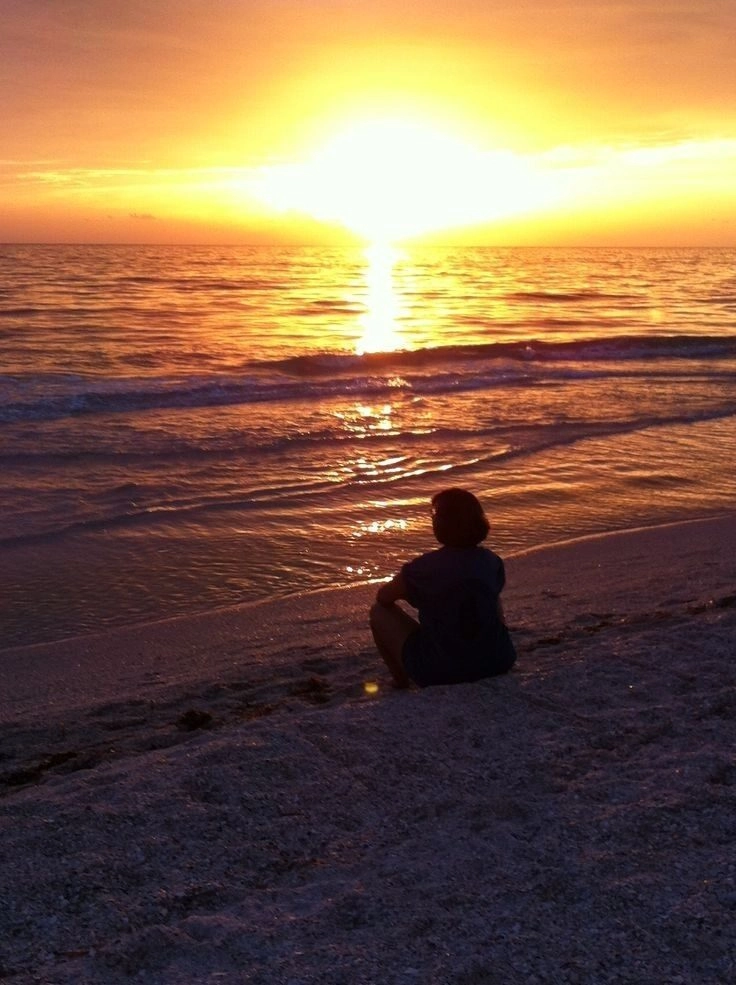 ảnh chụp sau lưng buồn