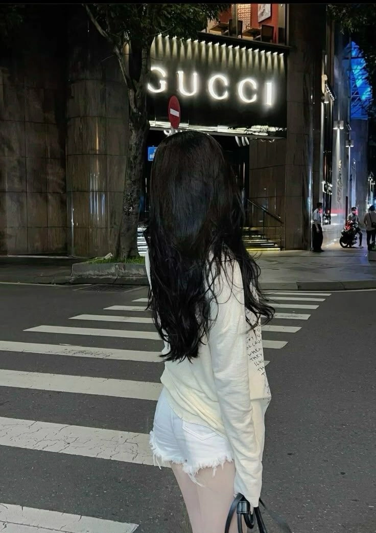 ảnh chụp sau lưng buồn