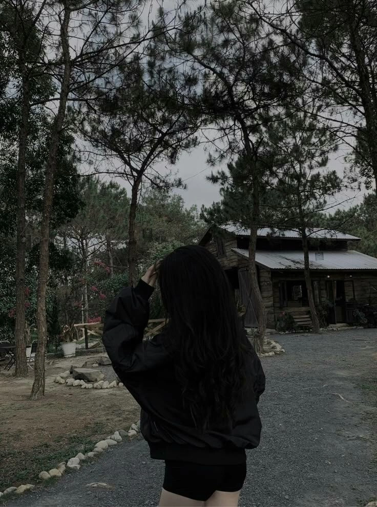 ảnh chụp sau lưng buồn