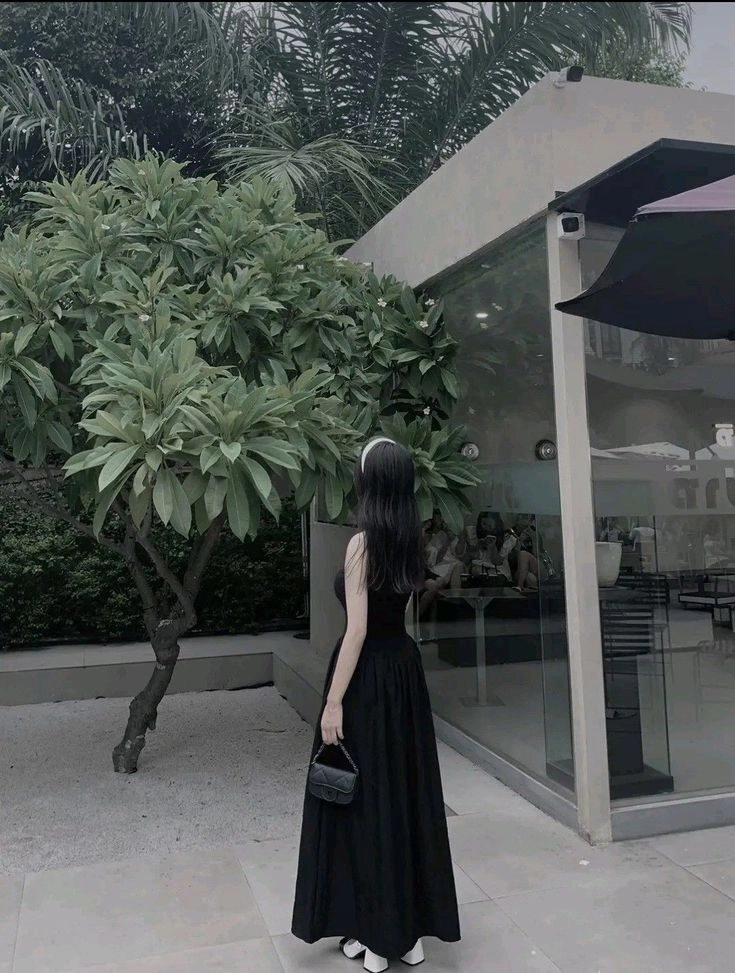 ảnh chụp sau lưng buồn