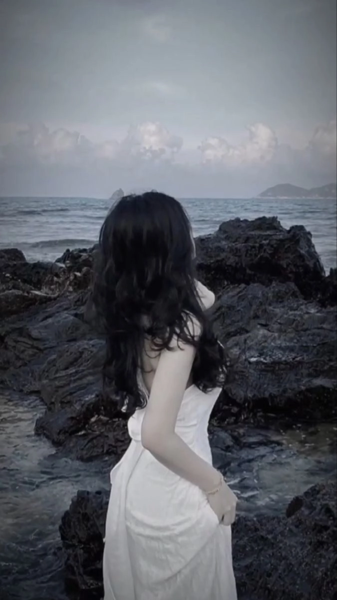 ảnh chụp sau lưng buồn