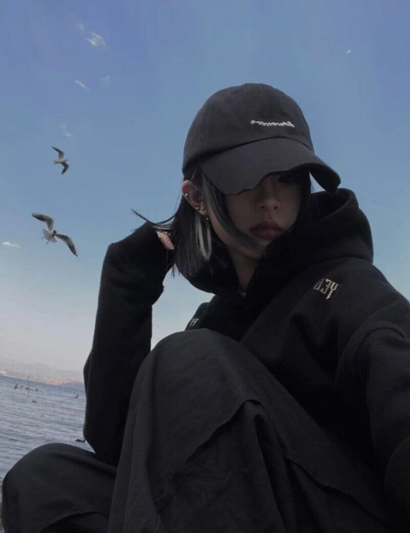 ảnh gái đẹp tóc ngắn che mặt