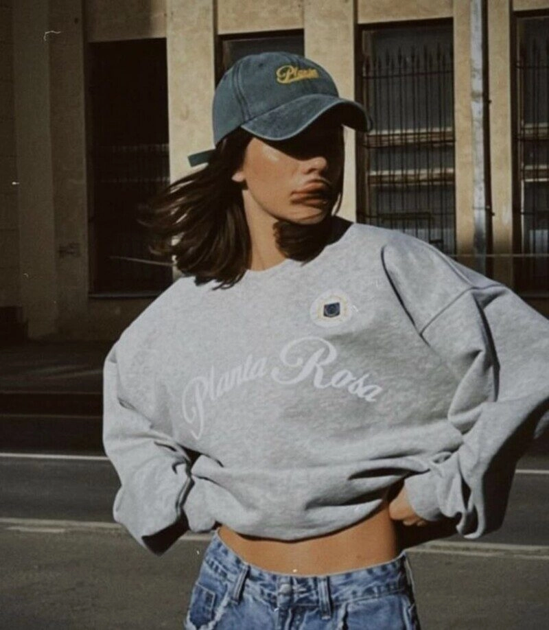 ảnh gái đẹp tóc ngắn che mặt