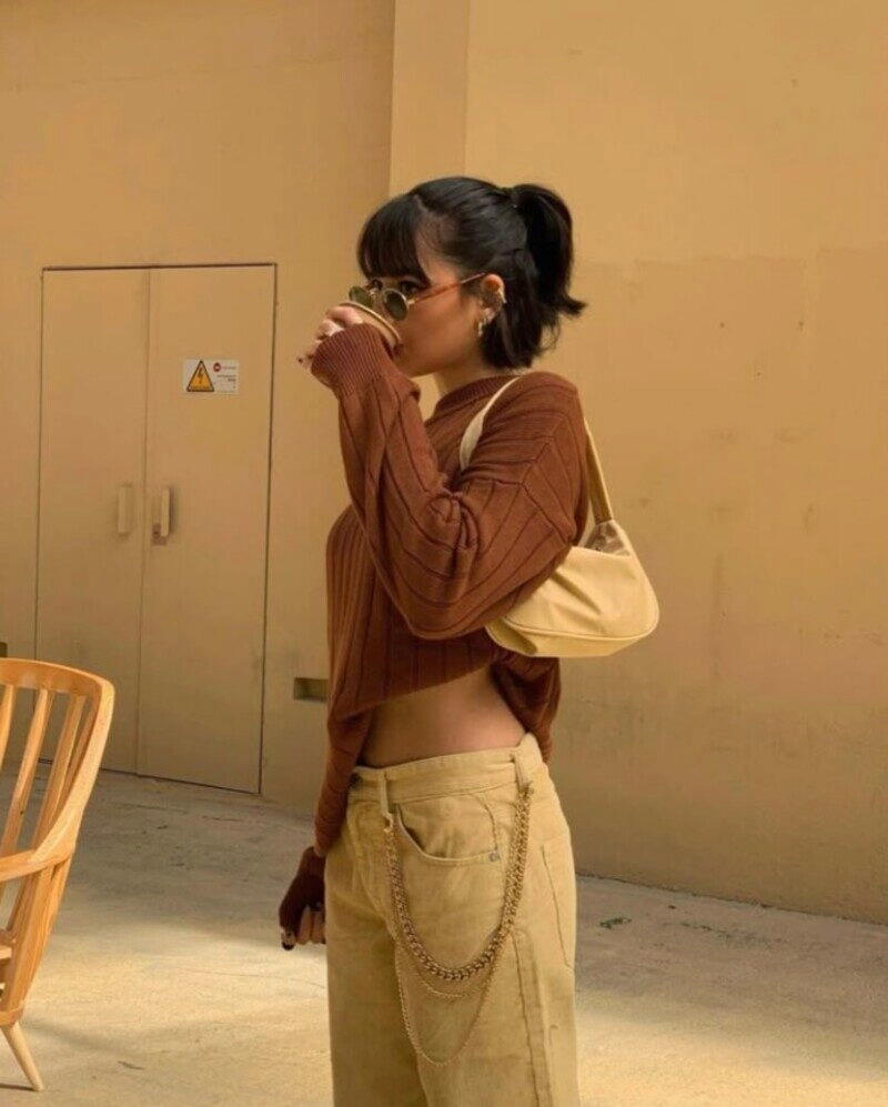 ảnh gái xinh tóc ngắn đeo kính