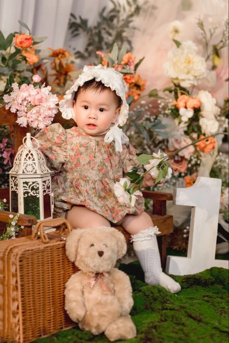 concept chụp ảnh cho bé gái 1 tuổi
