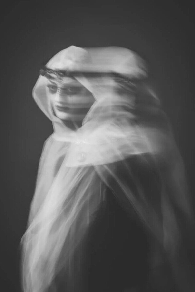 hình ảnh ảo giác cô gái