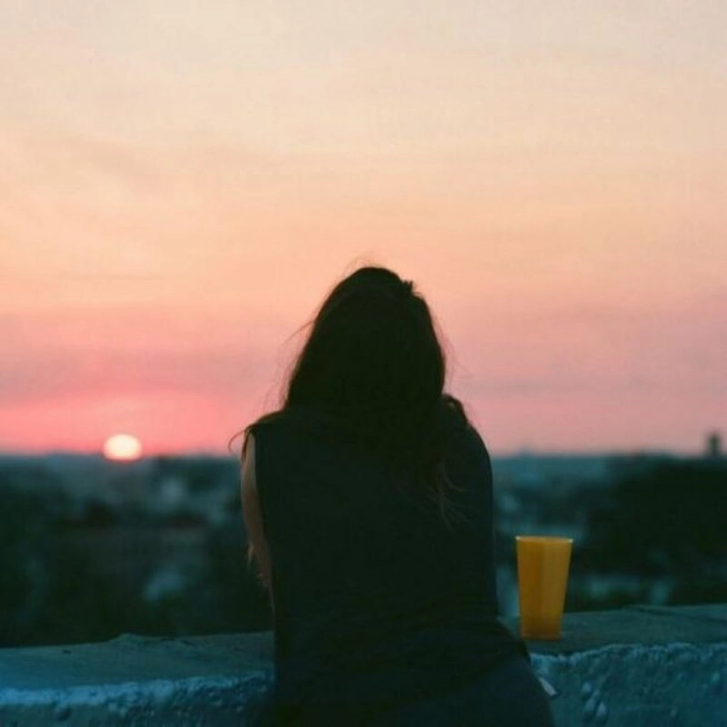 ảnh bóng lưng cô gái