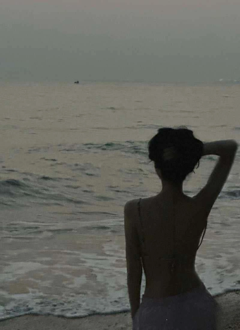 ảnh bóng lưng cô gái