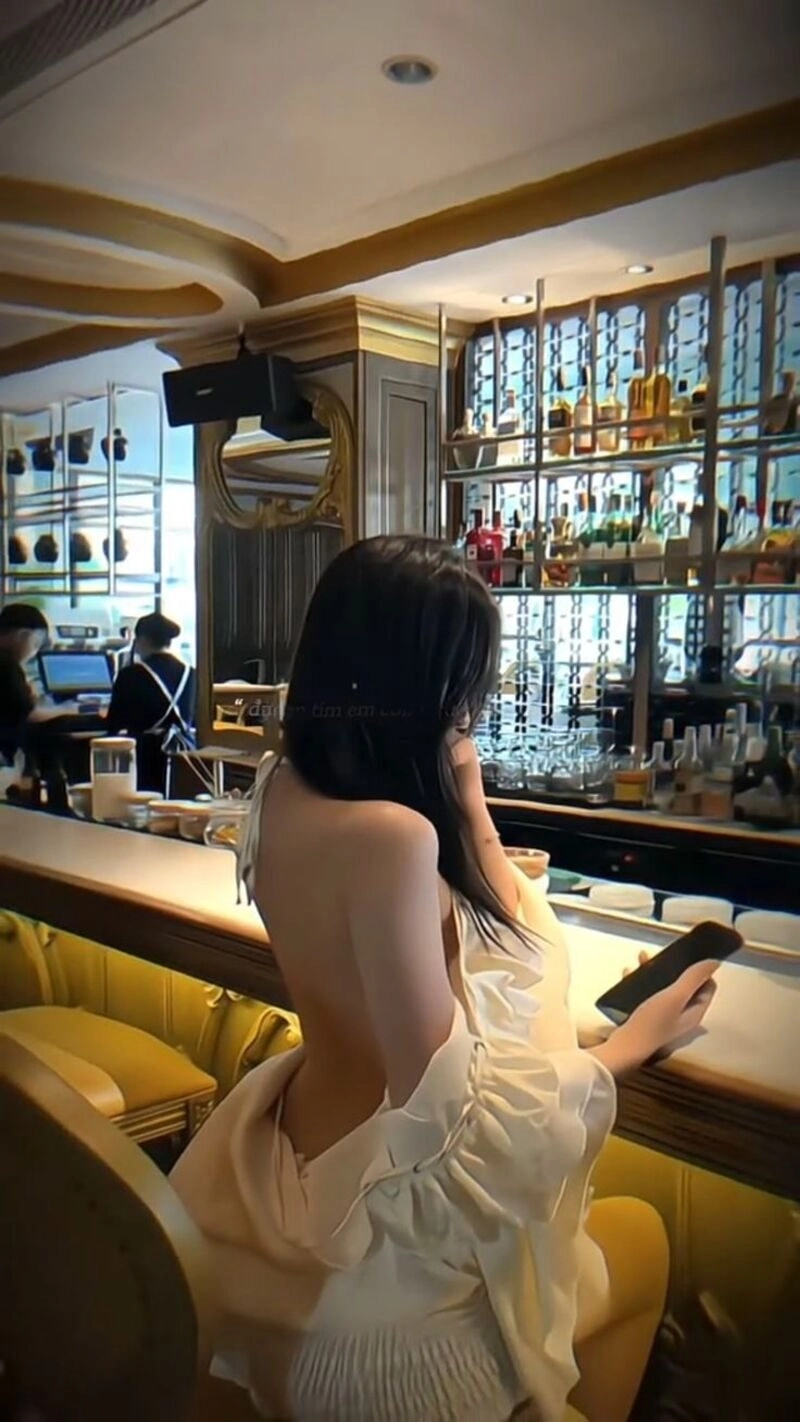 ảnh bóng lưng cô gái