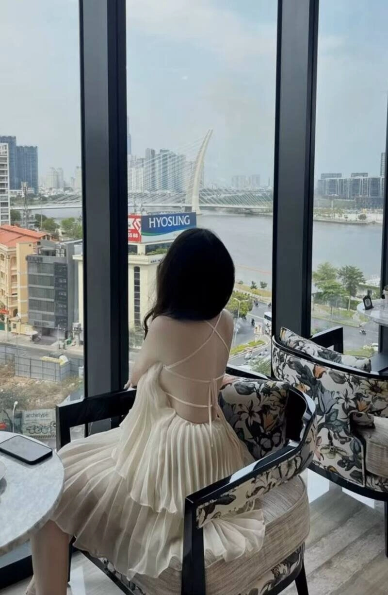 ảnh bóng lưng cô gái