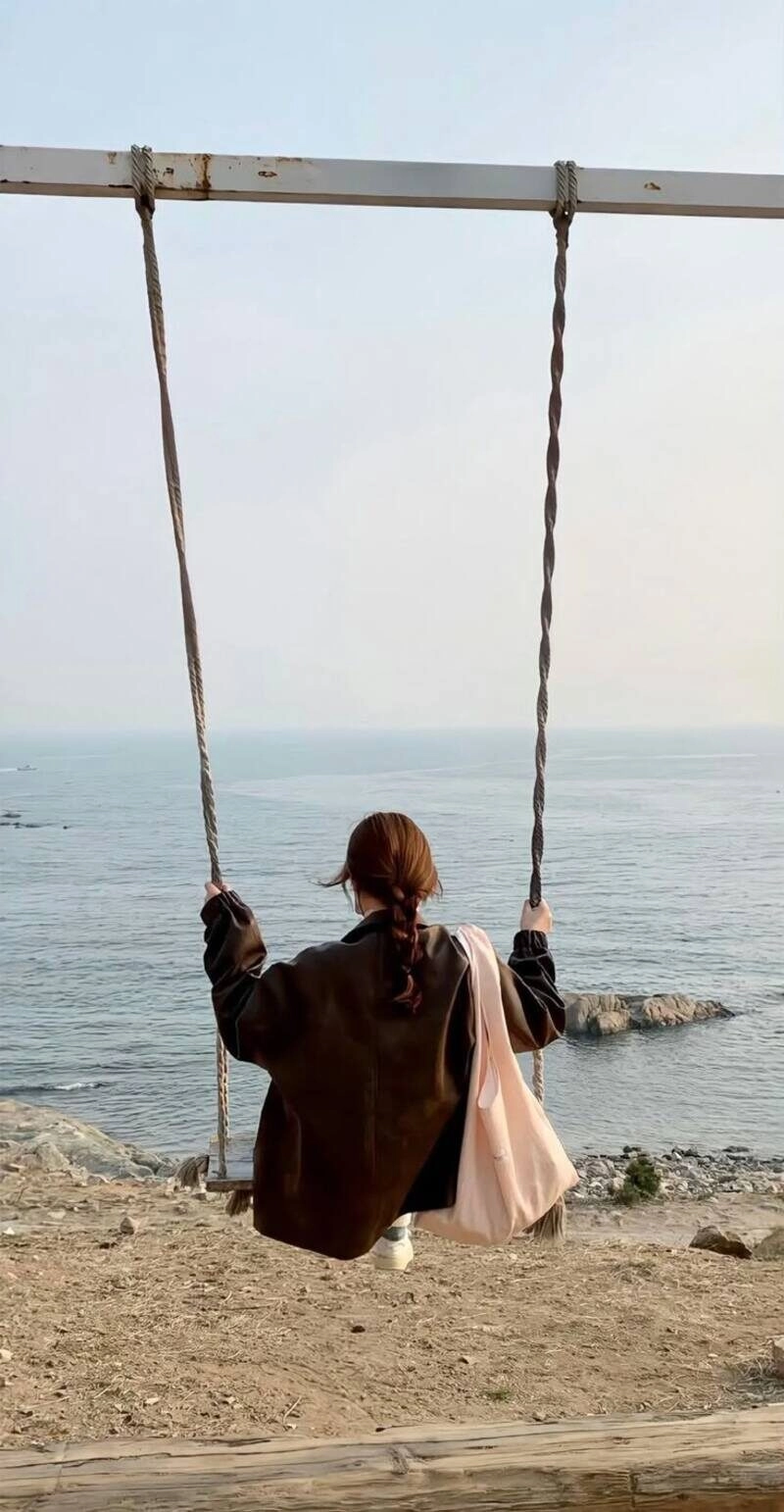 ảnh chụp sau lưng buồn