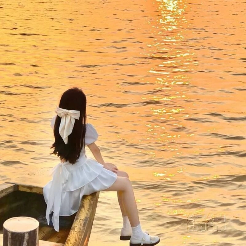 ảnh chụp sau lưng buồn