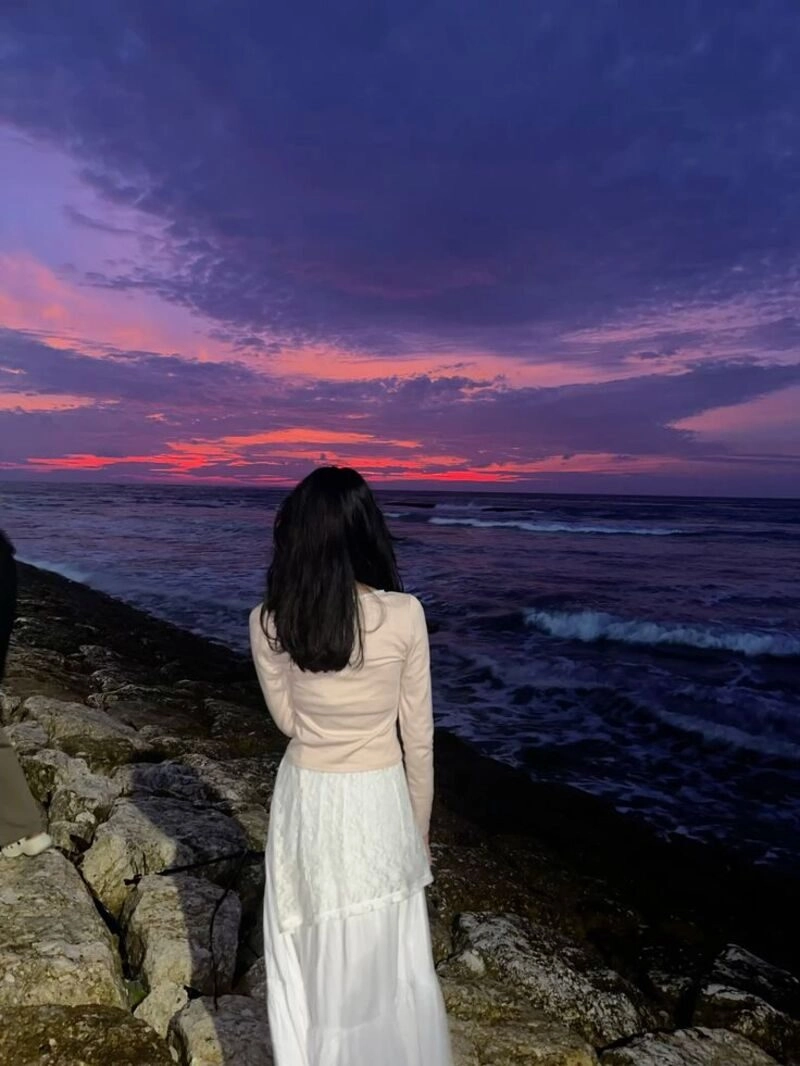 ảnh chụp sau lưng buồn