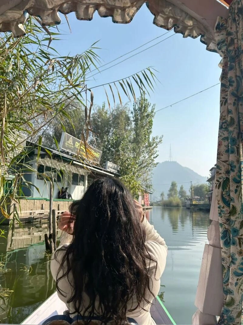 ảnh chụp sau lưng buồn