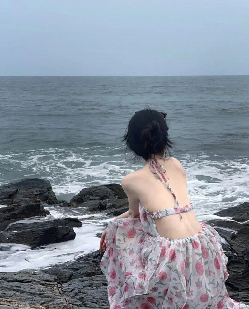 ảnh chụp sau lưng buồn