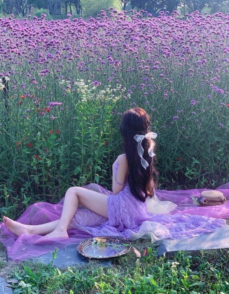 ảnh chụp sau lưng buồn