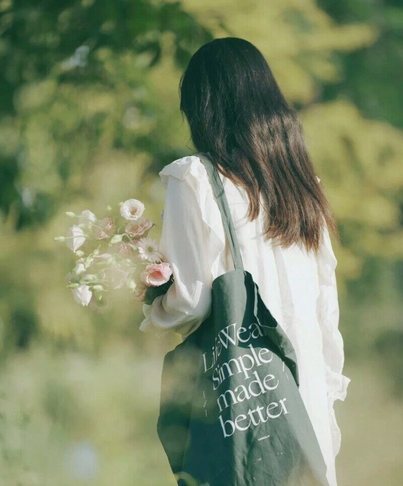 ảnh chụp sau lưng buồn