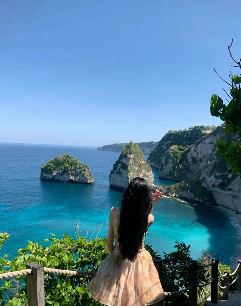 ảnh chụp sau lưng buồn