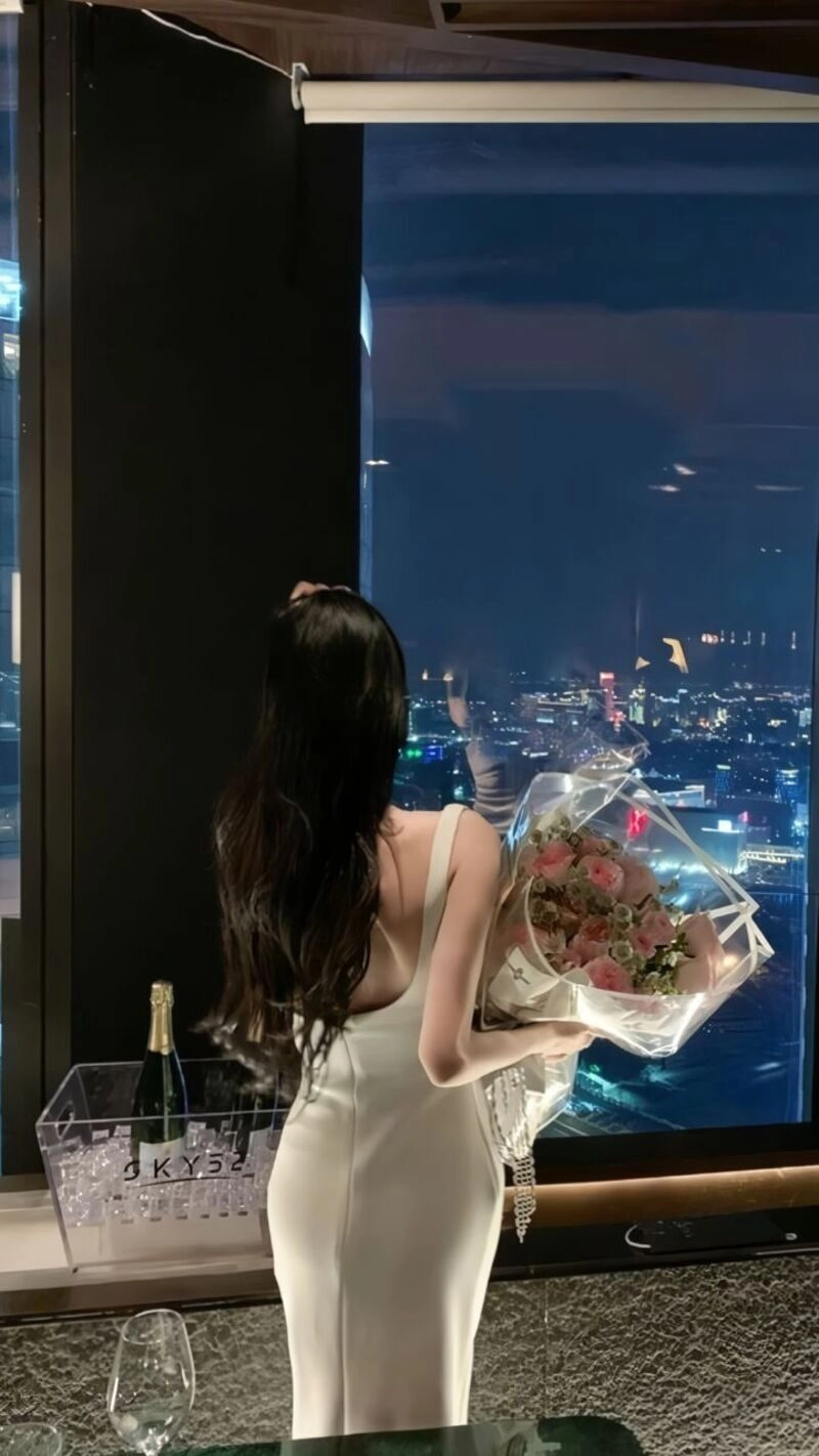 ảnh chụp sau lưng buồn