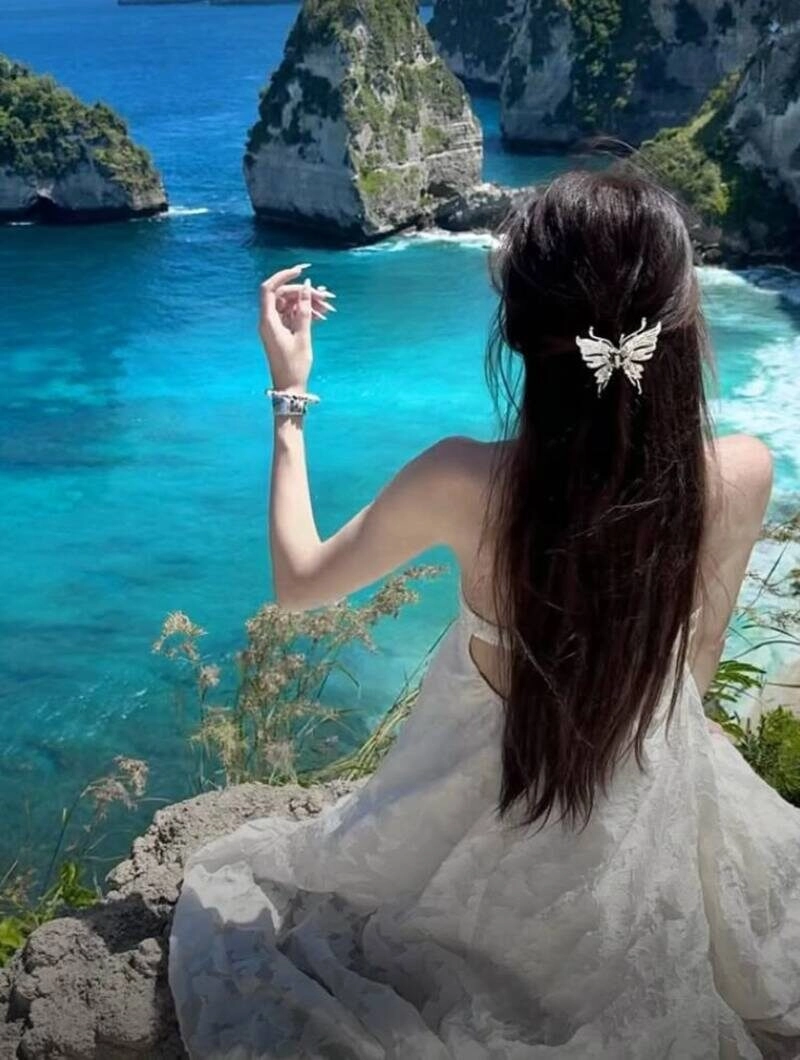 ảnh chụp sau lưng buồn