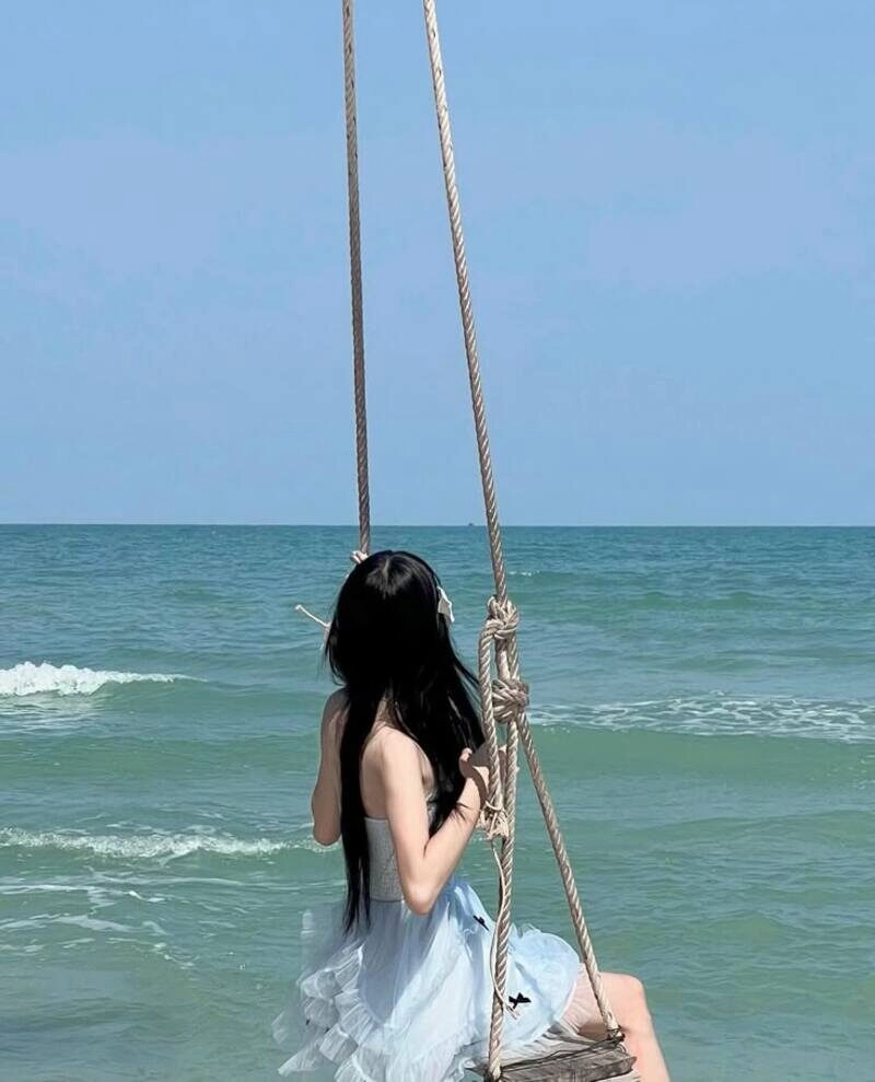 ảnh chụp sau lưng buồn