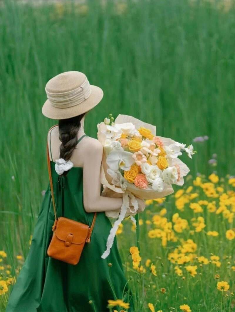 ảnh chụp sau lưng buồn