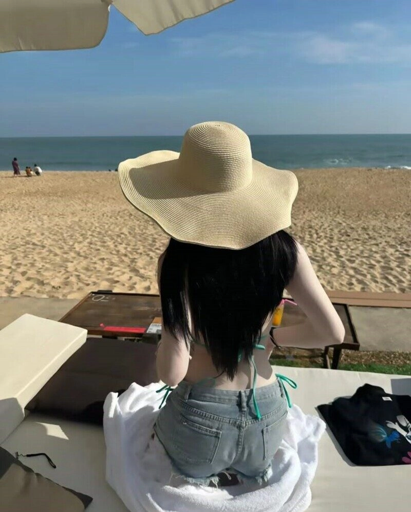 ảnh chụp sau lưng buồn