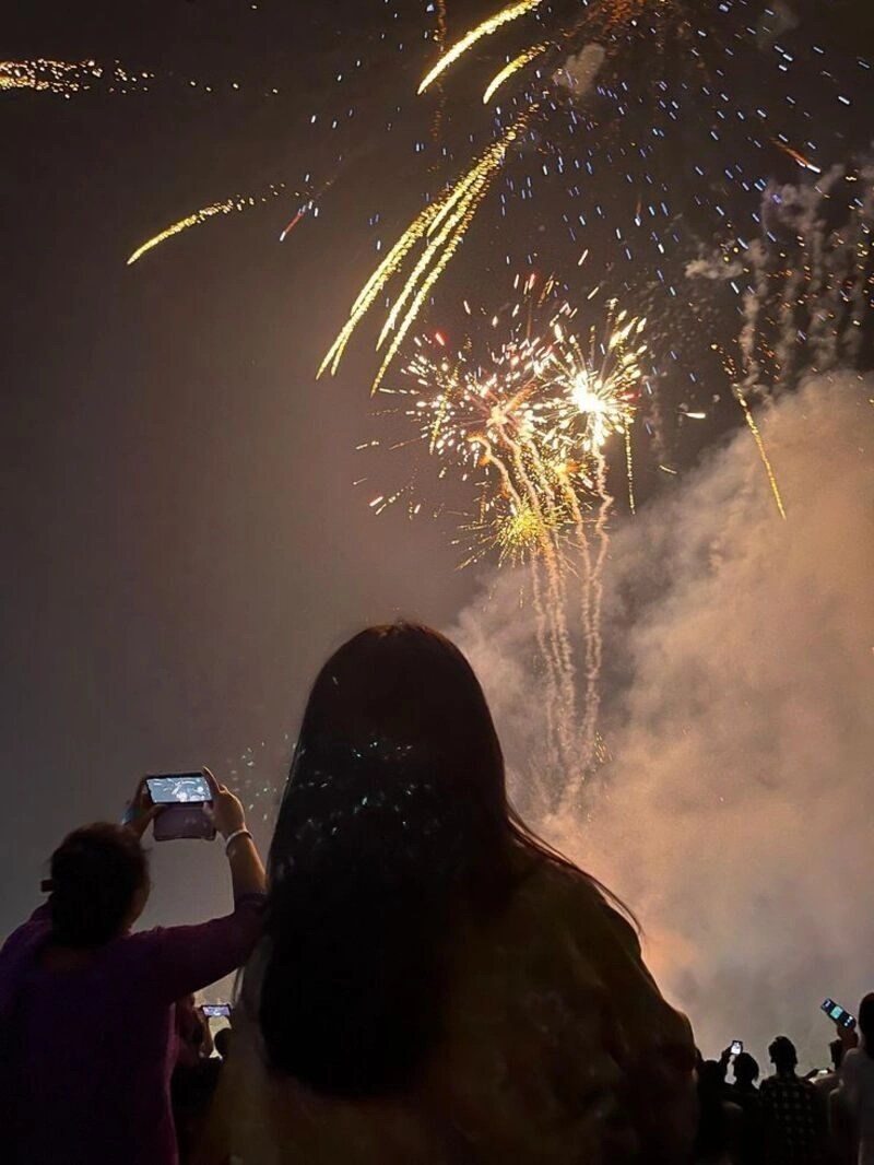 ảnh chụp sau lưng buồn