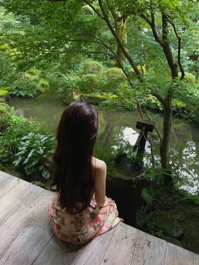 ảnh chụp sau lưng buồn