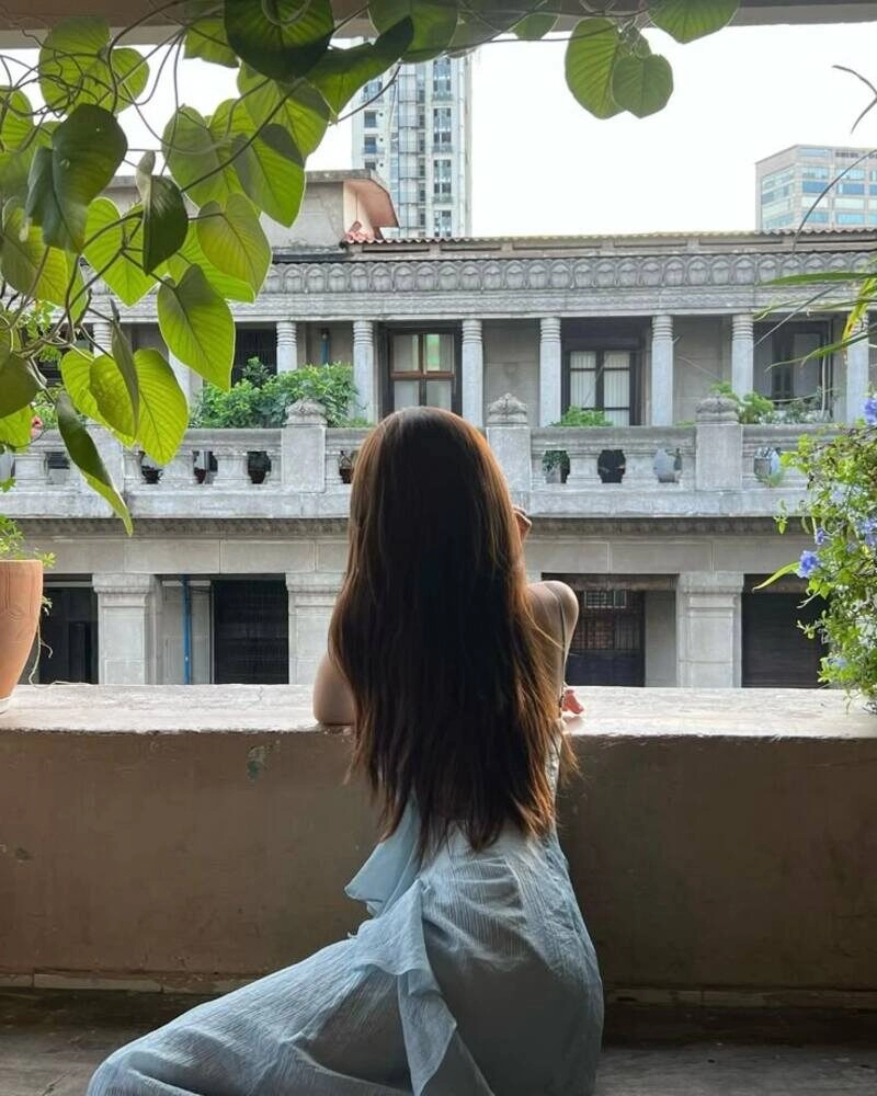 ảnh chụp sau lưng buồn