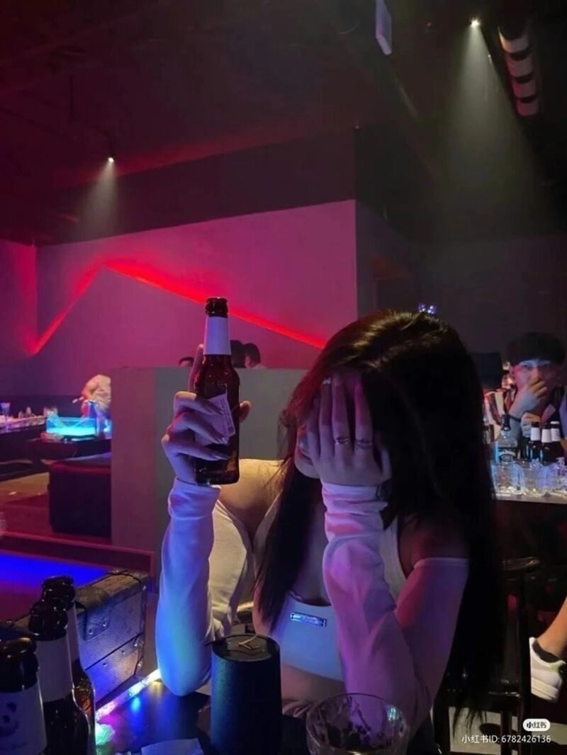 ảnh con gái nhậu say