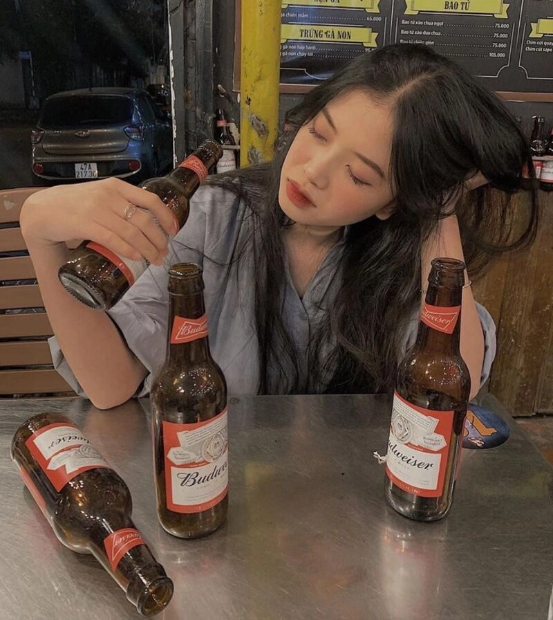ảnh con gái nhậu say