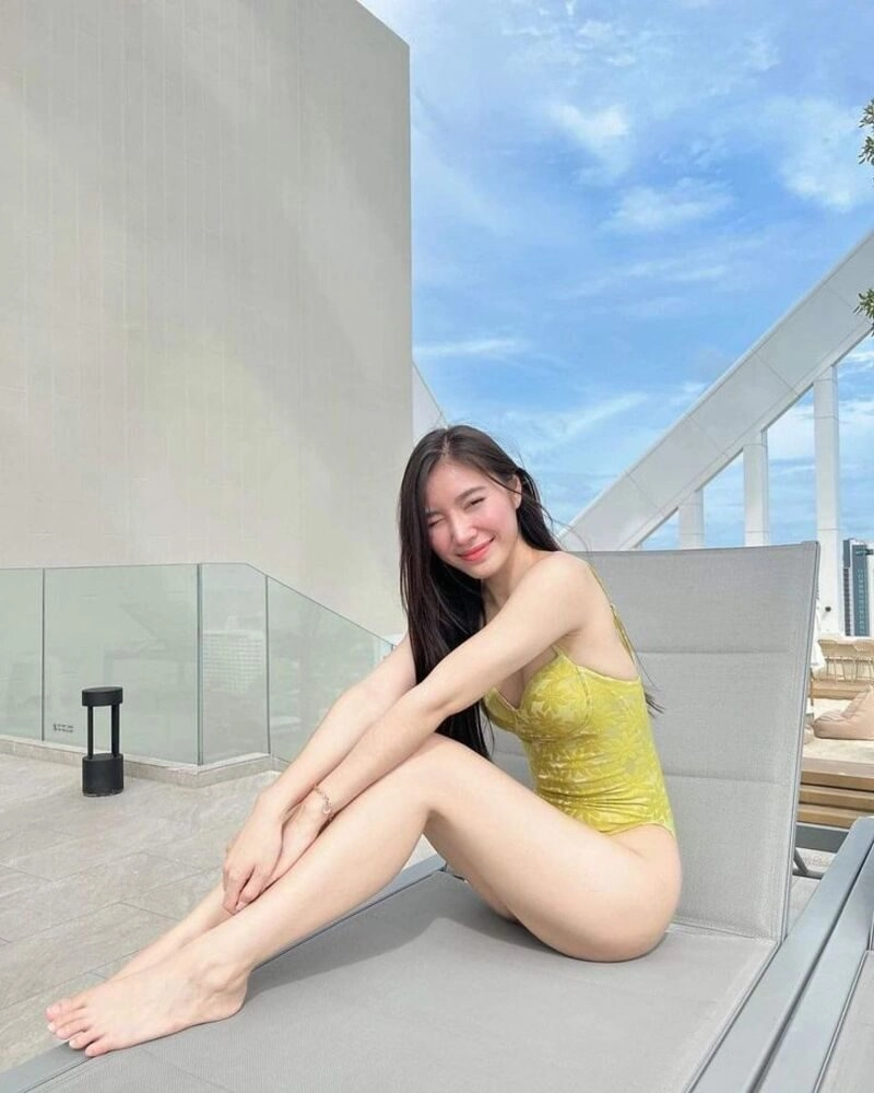 ảnh gái mặc bodysuit