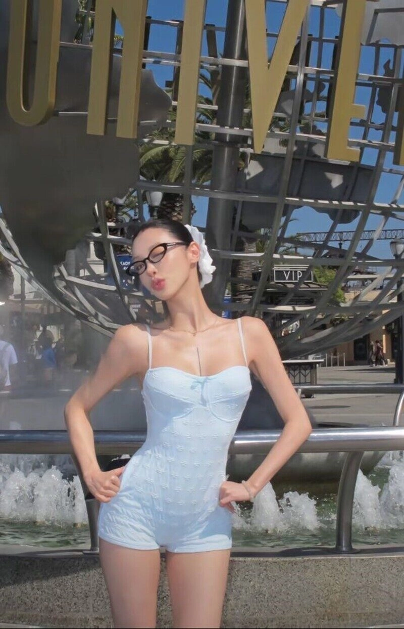 ảnh gái mặc bodysuit