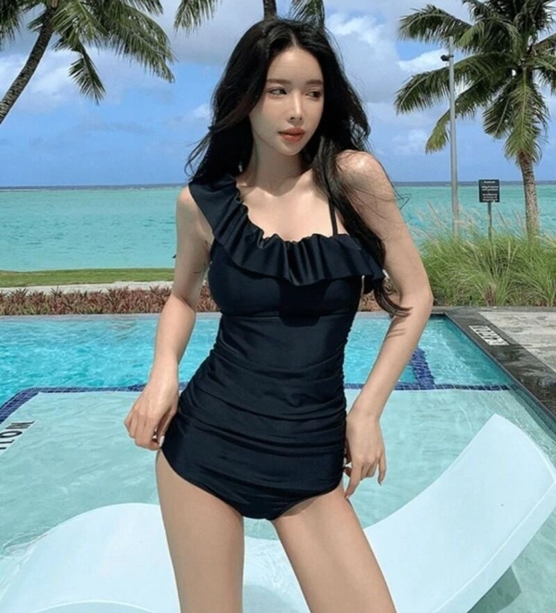 ảnh gái mặc bodysuit