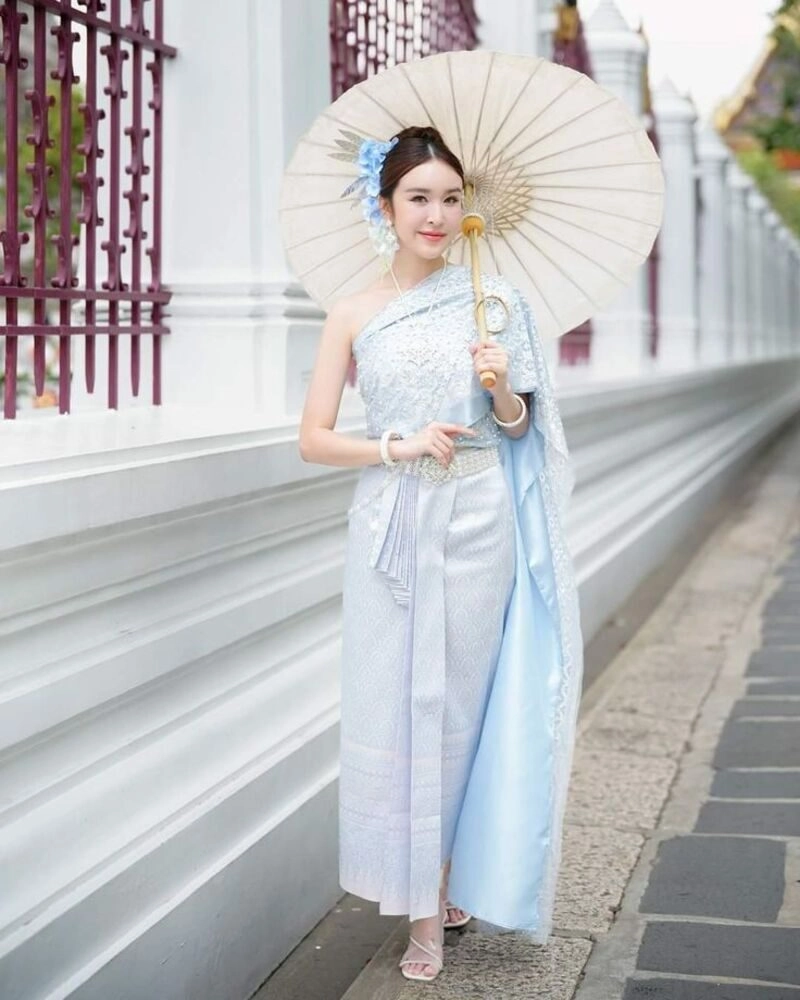 ảnh gái thái lan mặc trang phục truyền thống